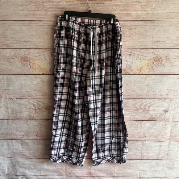 Victoria's Secret Black and White Plaid Pajama Set - Picture 3 of 3